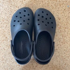 Size 7 women’s/5 men’s black crocs